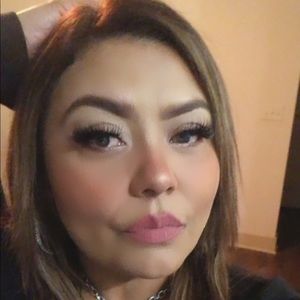 Meet your Posher, Gloria